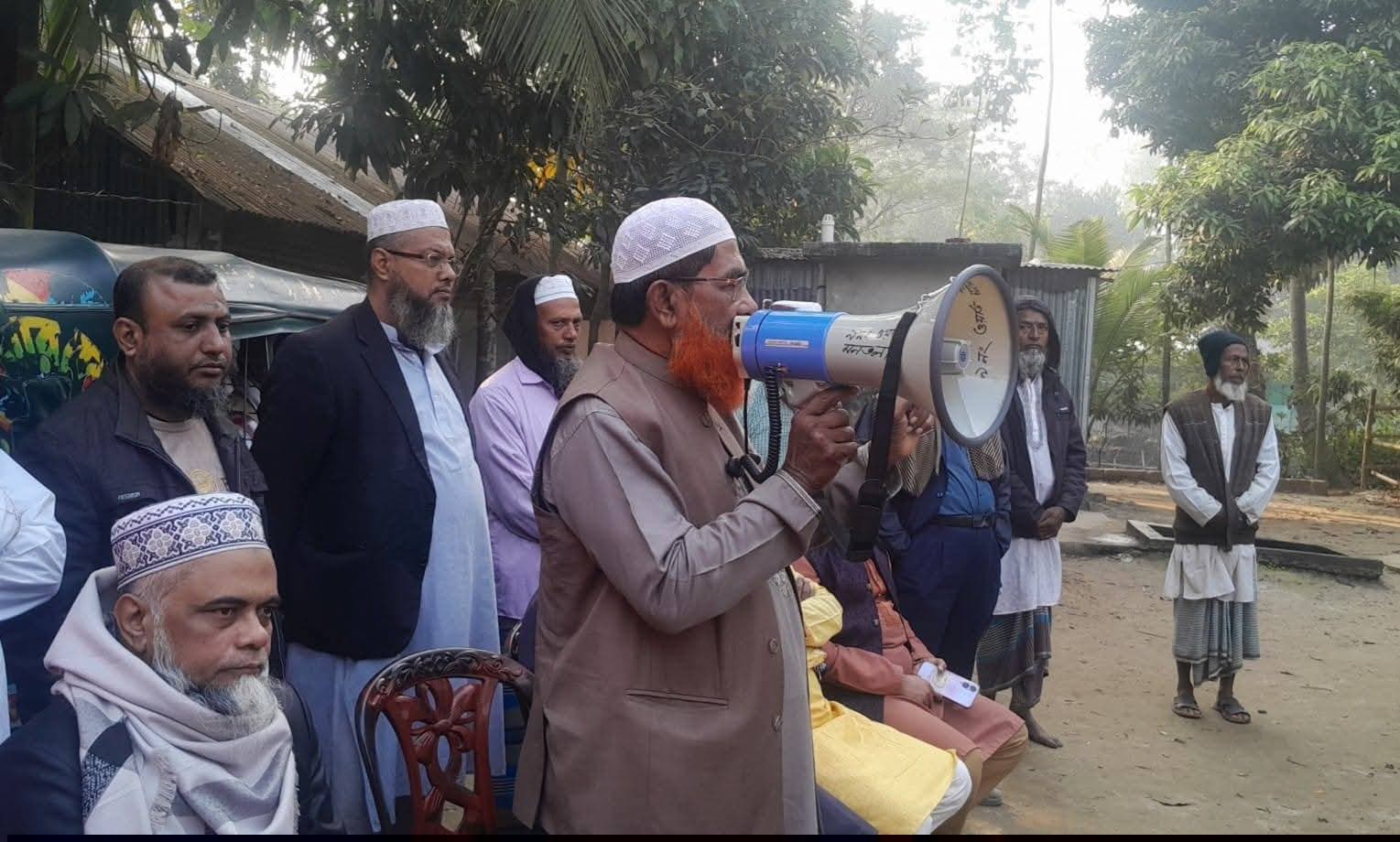 ফরিদগঞ্জে উঠান বৈঠকে বক্তব্য রাখছেন বিল্লাল হোসেন মিয়াজী