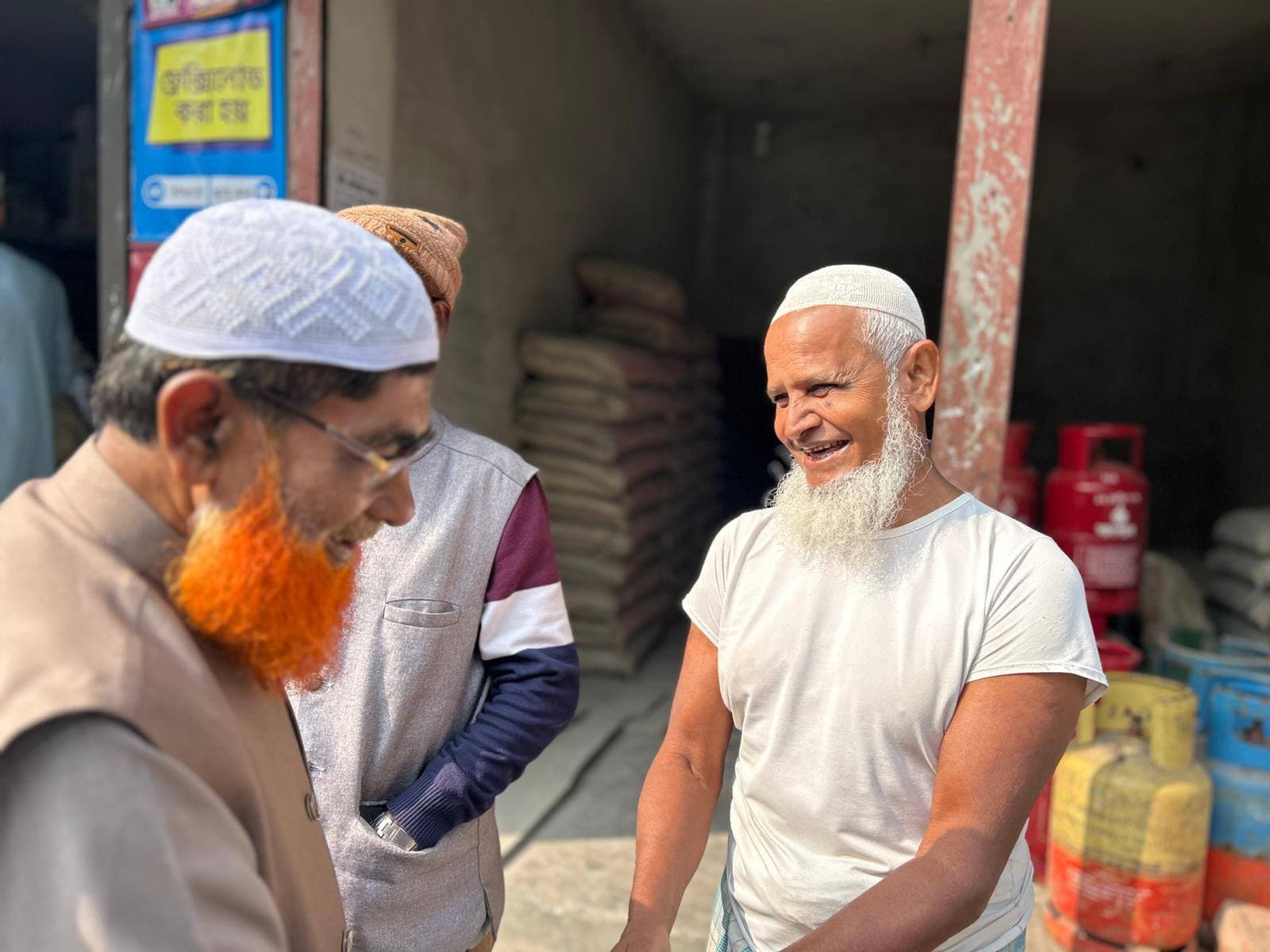 ফরিদগঞ্জে সাদা দাঁড়িওয়ালা মুরুব্বিরাও এগিয়ে আসছেন দাঁড়িপাল্লার পক্ষে
