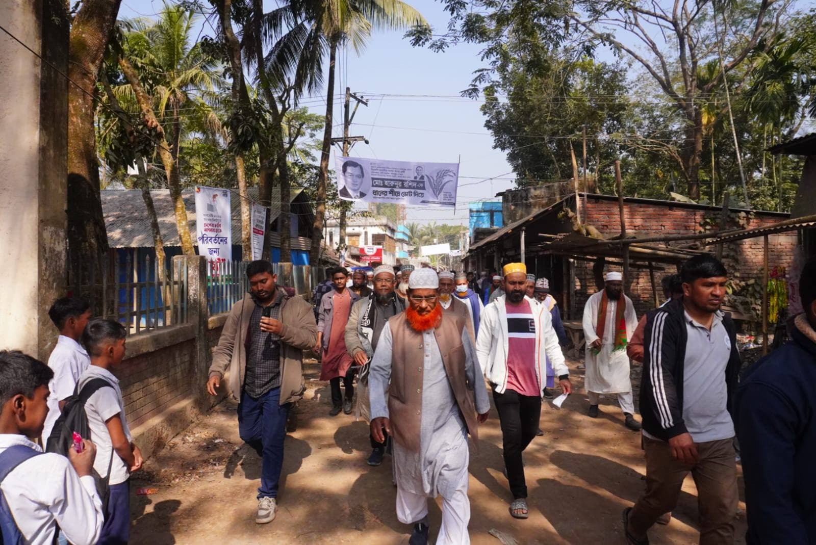 ফরিদগঞ্জ উপজেলা চষে বেড়াচ্ছেন গণ মানুষের প্রার্থী বিল্লাল হোসেন মিয়াজী